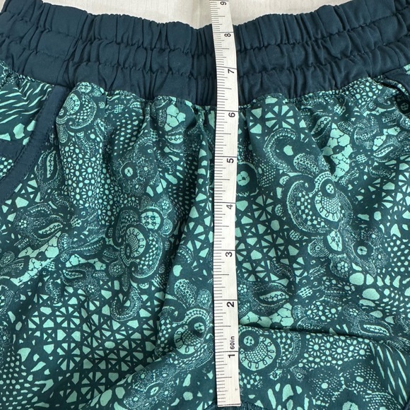 Lululemon Women’s Tracker Short IV Size 6 - Picture 10 of 11